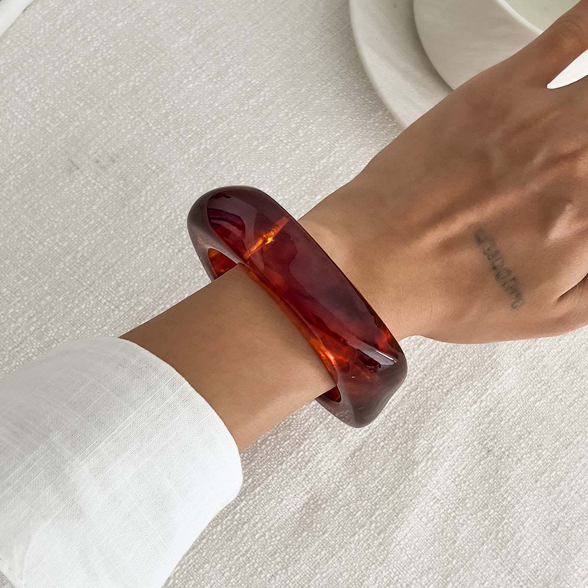 Fashionable Metal Crossed Glossy Spring Bracelet